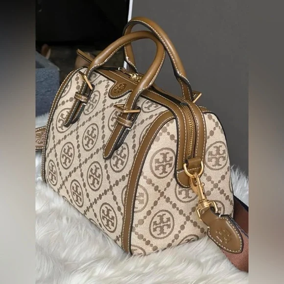 💰SOLD - 83970 - Tory Burch Monogram Jacquard Barrel Bag - Picture 4 of 16